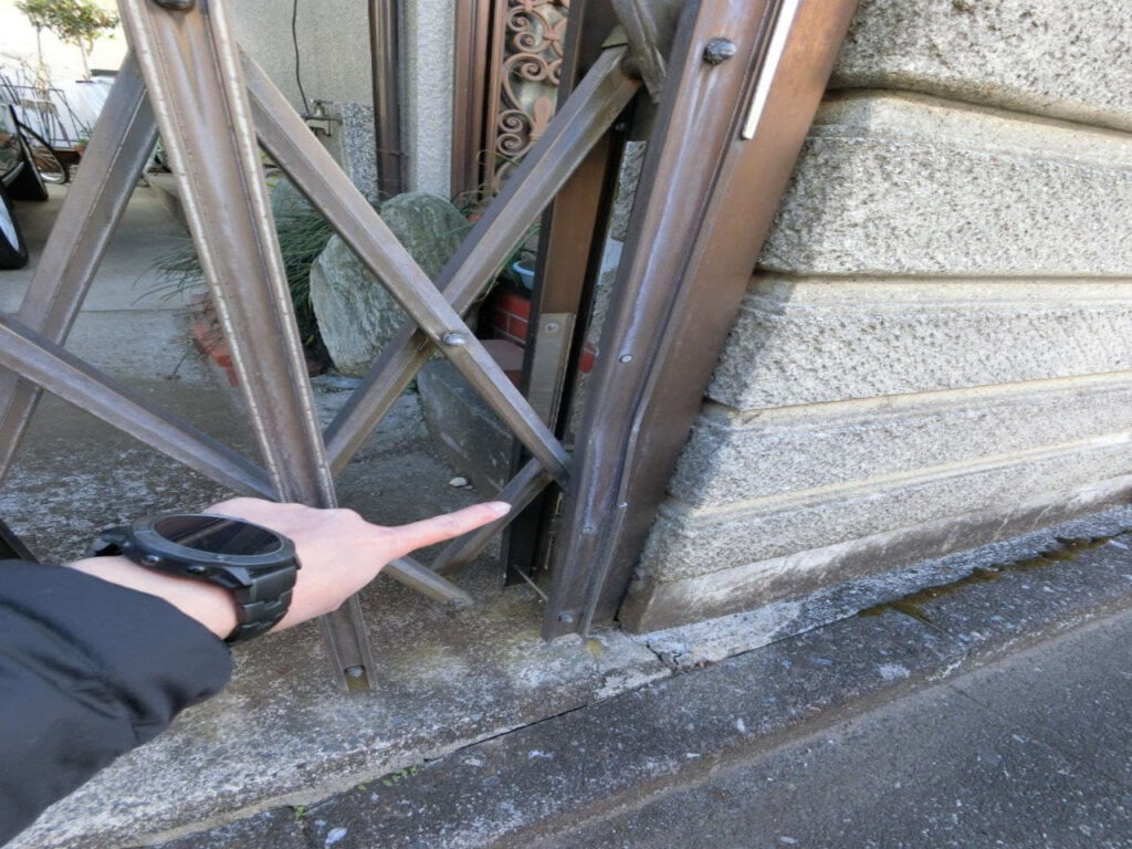 伸縮門扉やカーポートが破損！松戸市で建物調査