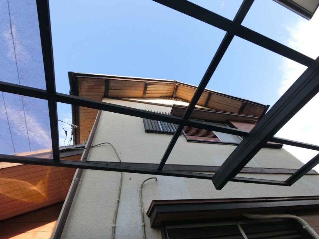 カーポート屋根が突風で壊れた！板橋区建物調査