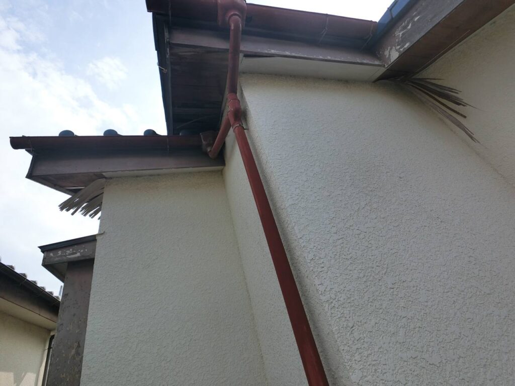朝霞市屋根調査！軒天井の剥がれは雨漏りに注意
