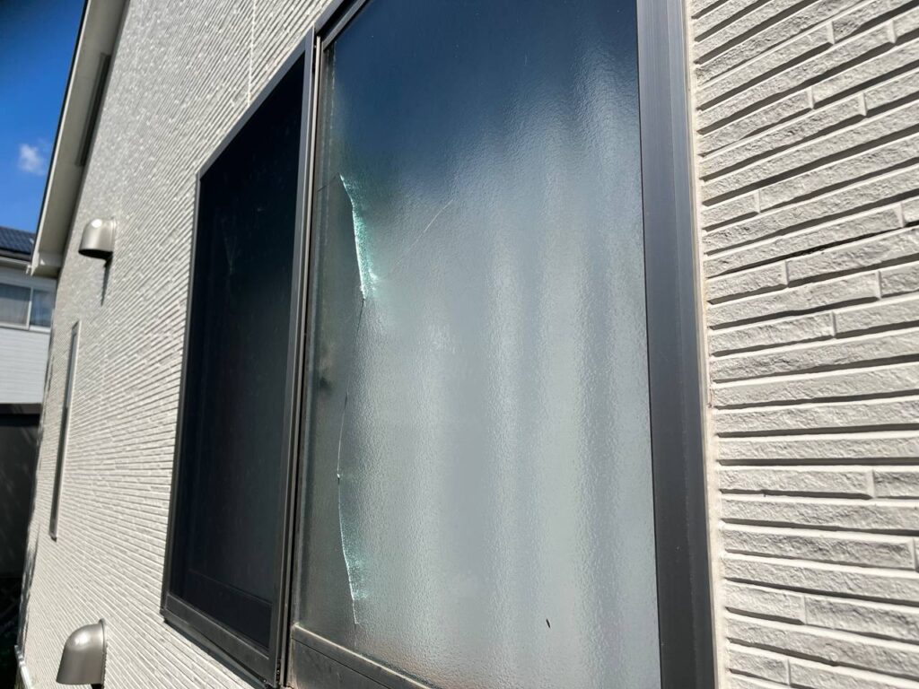 群馬県伊勢崎市で雹による窓ガラス破損住宅被害